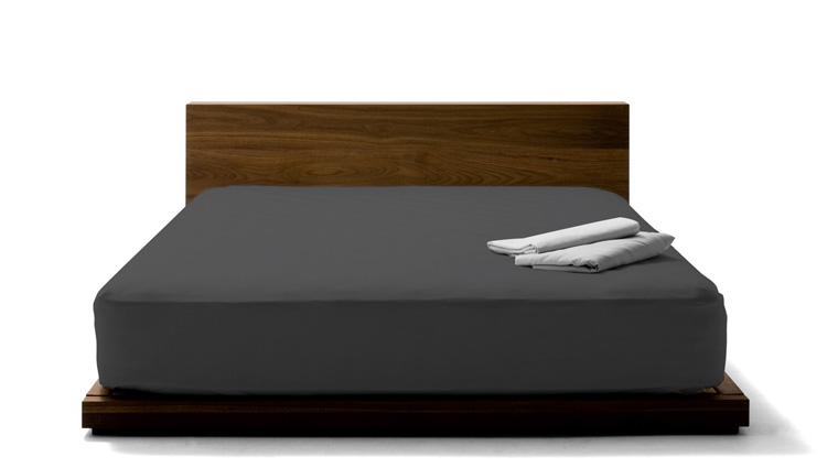 部屋が広く感じられるロータイプのベッド「UNISON BED | ユニゾン ベッド」