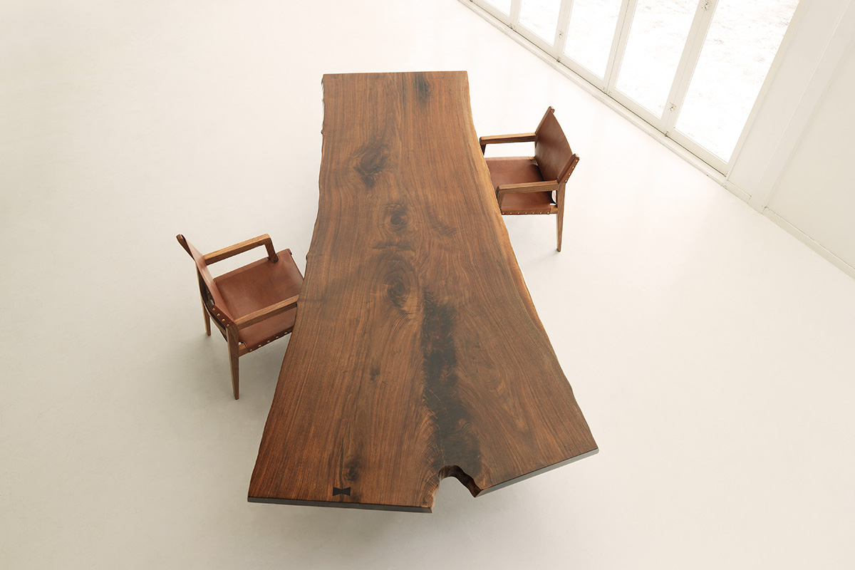 一枚板のテーブル