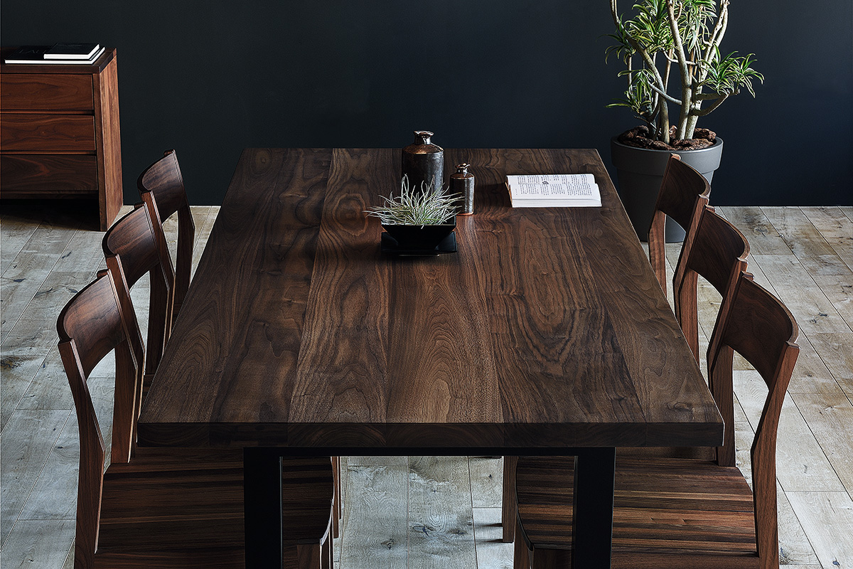 無垢集成材のテーブル