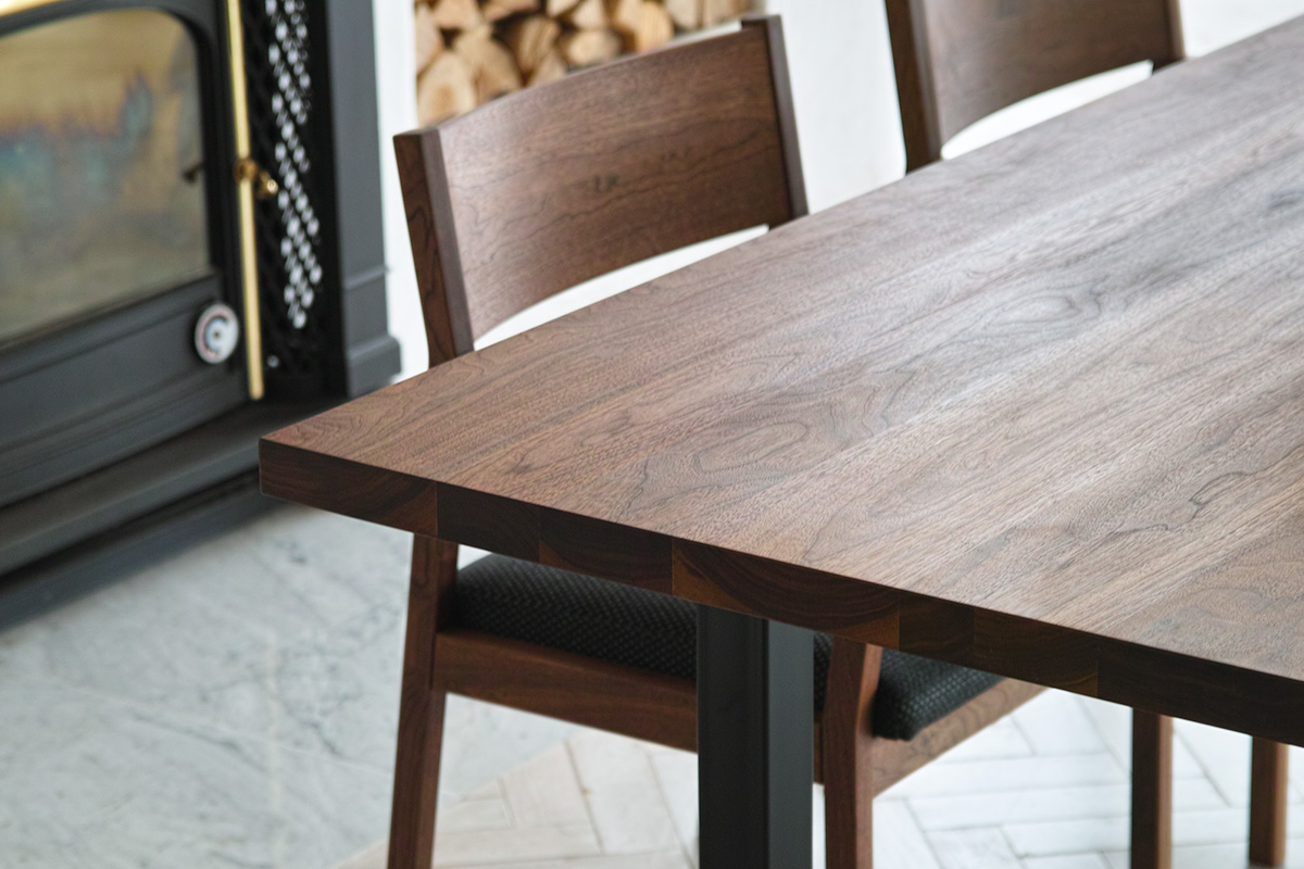 サステナブルな暮らしと無垢材テーブル