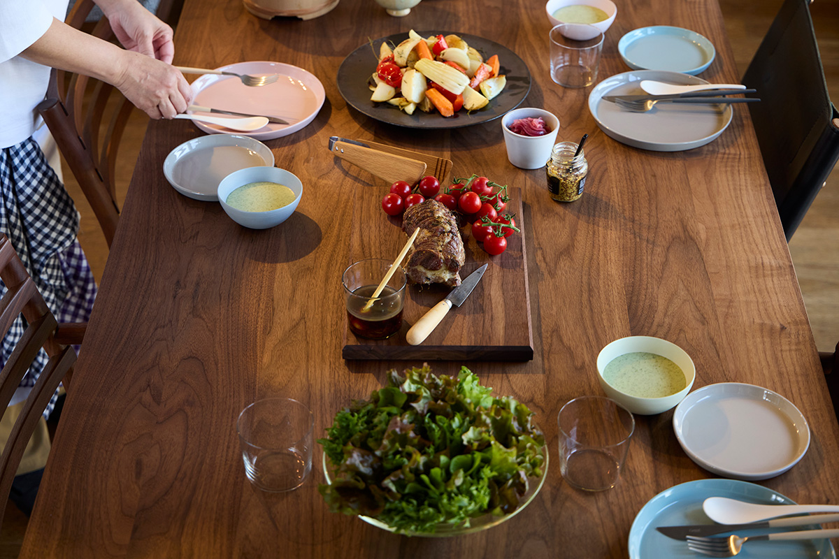 無垢材テーブルの使用イメージと魅力