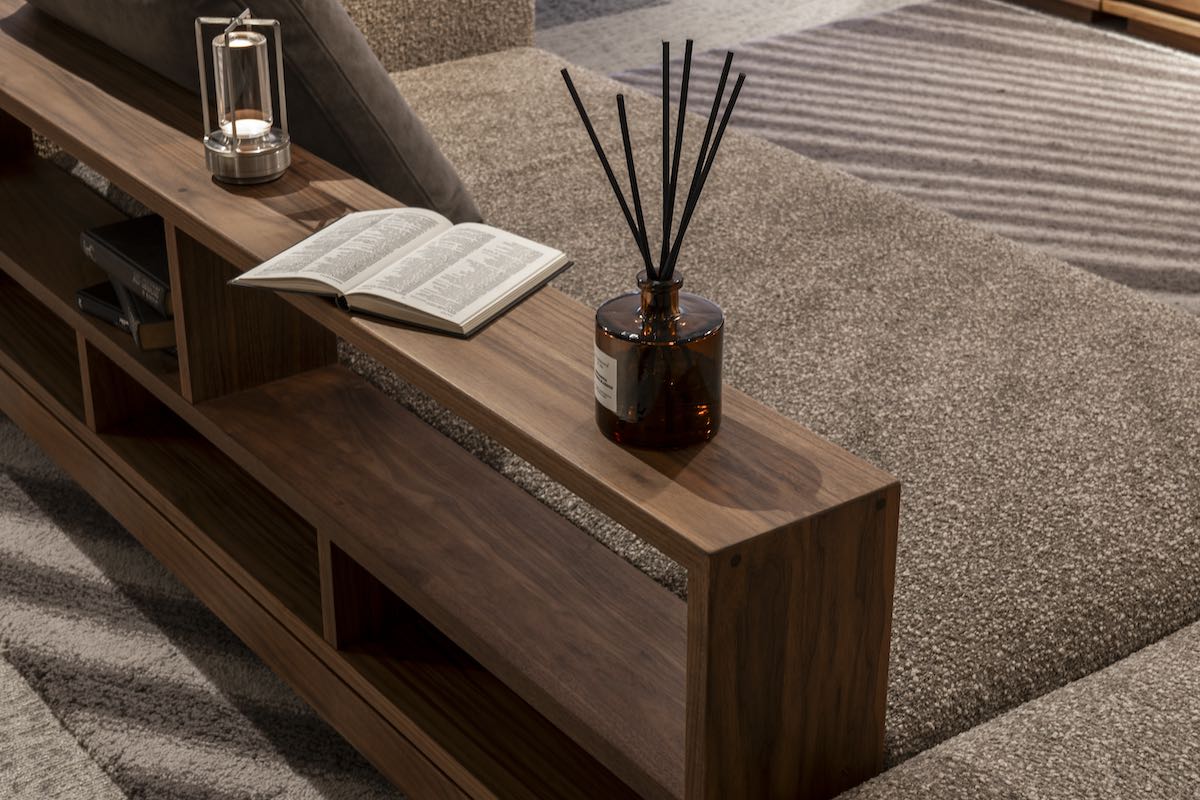 新商品】DANISH FREE SOFAに無垢材シェルフを備えた「ウッドバック