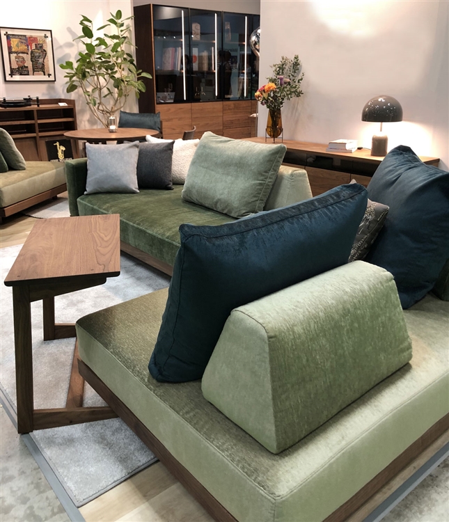 広々L字のレイアウト!フラットタイプ+サイドカウチ(写真)