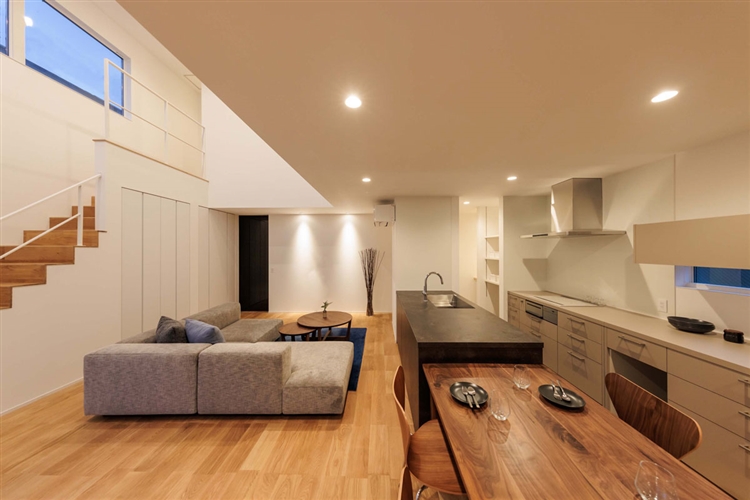 落ち着きのあるモダンなインテリア空間