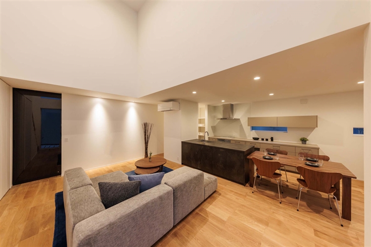 落ち着きのあるモダンなインテリア空間