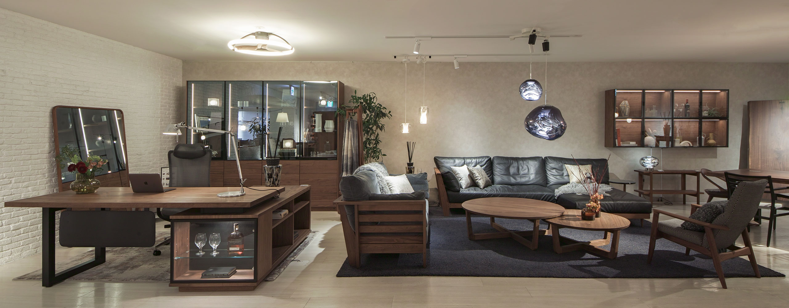 直営店】マスターウォール 銀座本店｜無垢材の家具・インテリアショップ