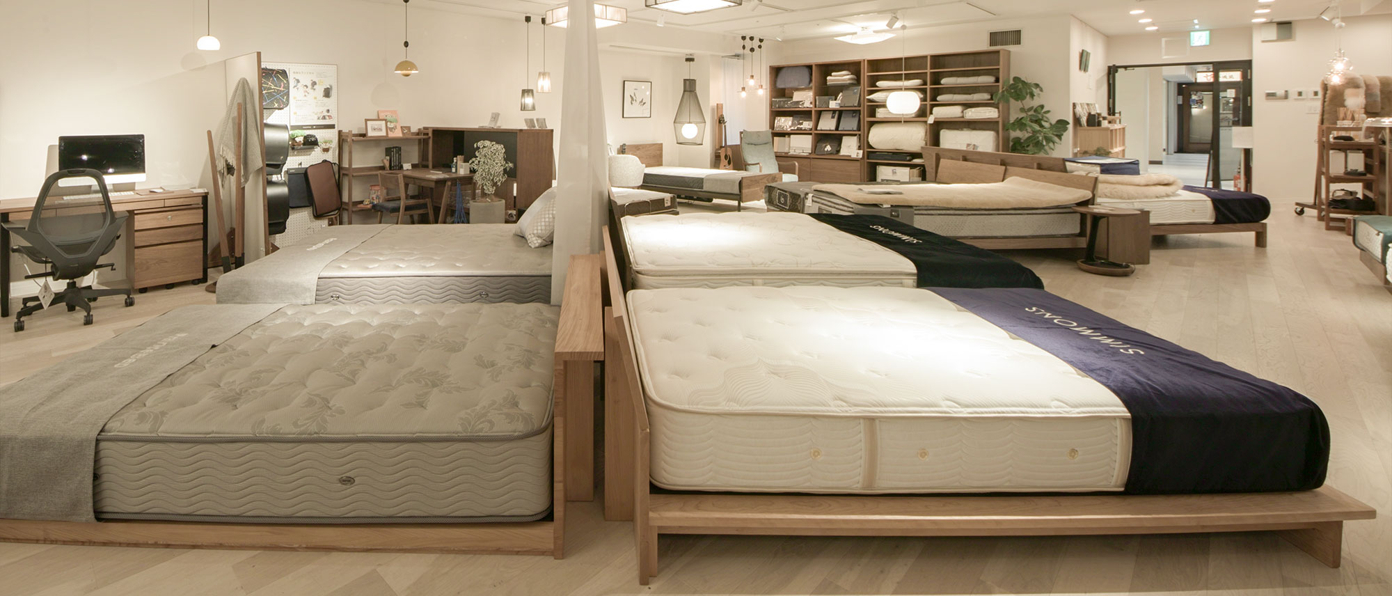 直営店】マスターウォール BED & STORAGE GALLERY｜無垢材の家具