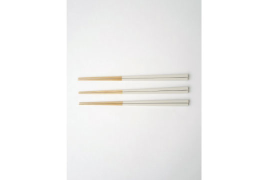 ベージュグレー