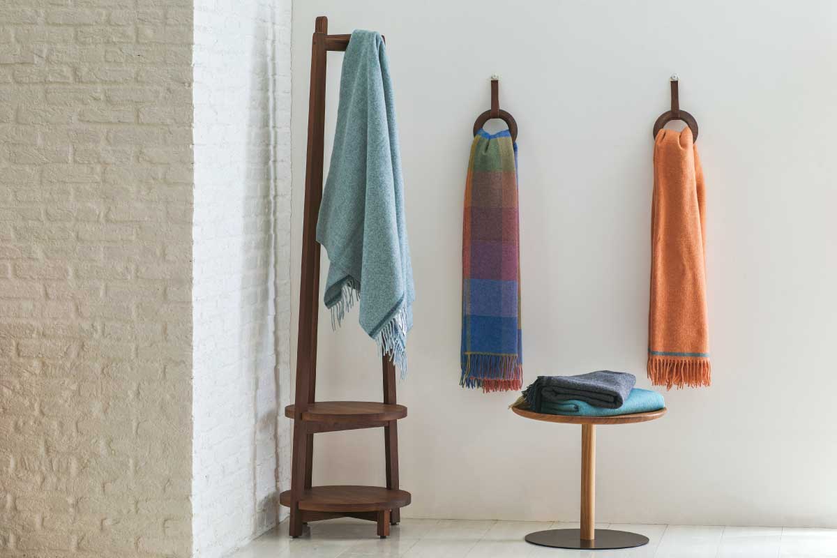 FOXFORD | Lambswool Throw DARA (Clementine/aqua stripe)
