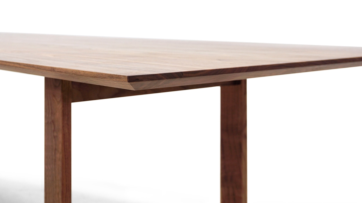 YU UT2 DINING TABLE