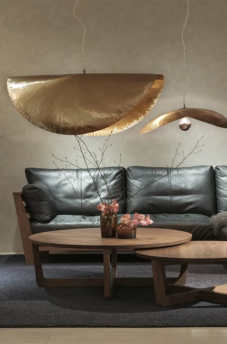 マスターウォール / ウォールナット無垢材のモダン家具 TOP