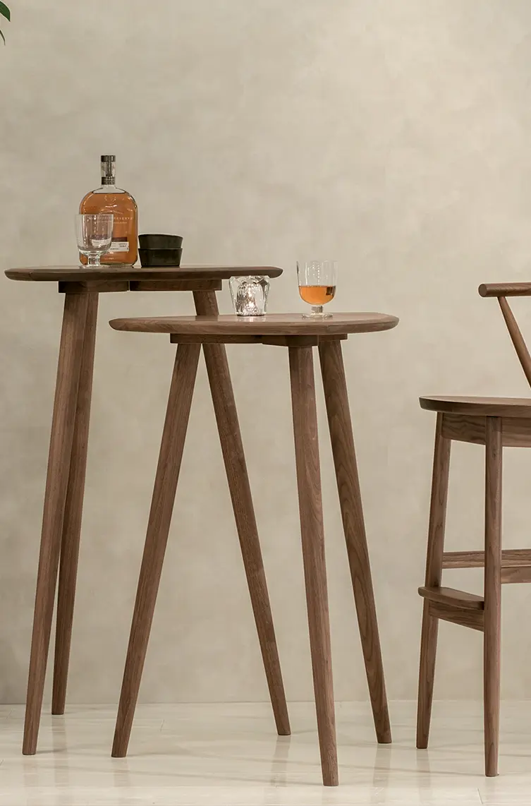 マスターウォール / ウォールナット無垢材のモダン家具 TOP